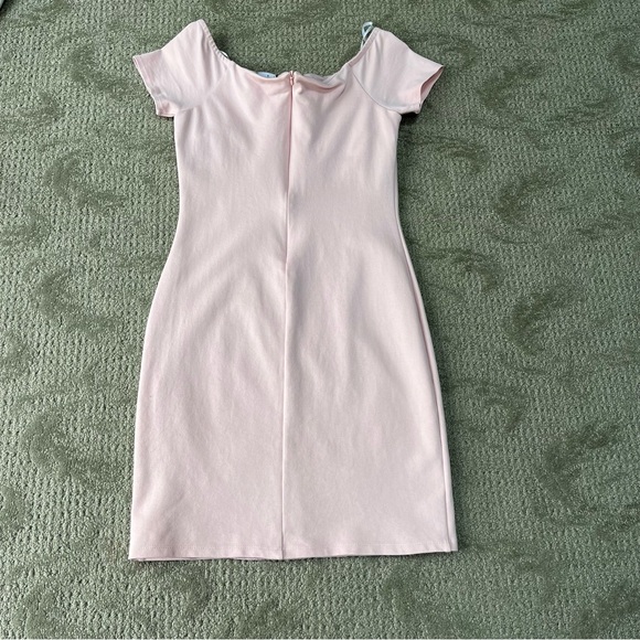 💕LAST CHANCE💕 EUC Women's Lulu's Off the Shoulder Dress Size Medium in Pink - Picture 2 of 7